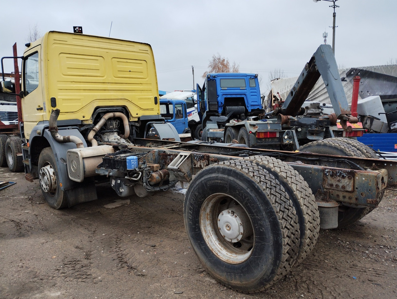 MERCEDES-BENZ ATEGO 1823 - Camión chasis: foto 2 MERCEDES-BENZ ATEGO 1823 - Camión chasis: foto 2