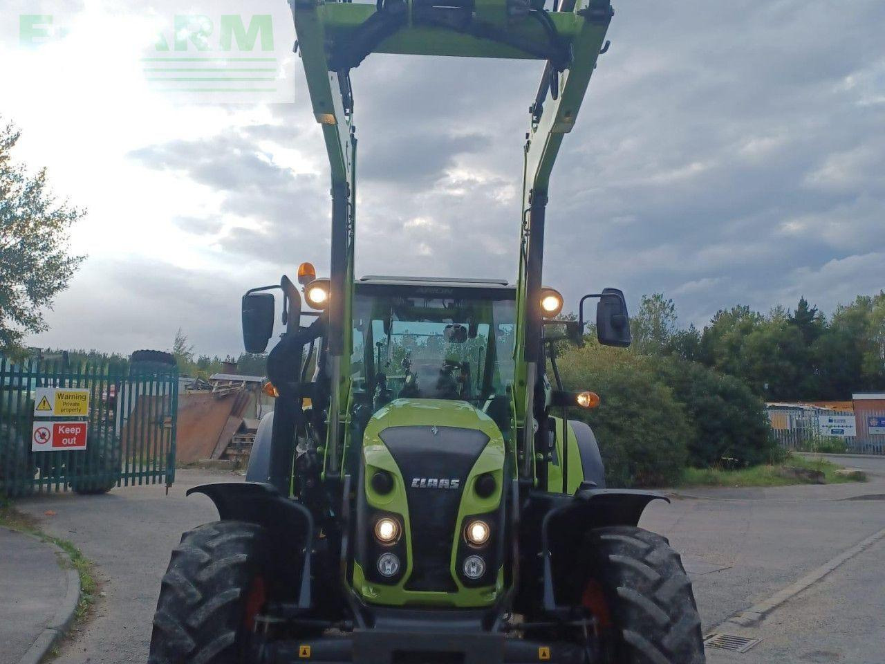 Tractor CLAAS ARION 420 CLASSIC: foto 17