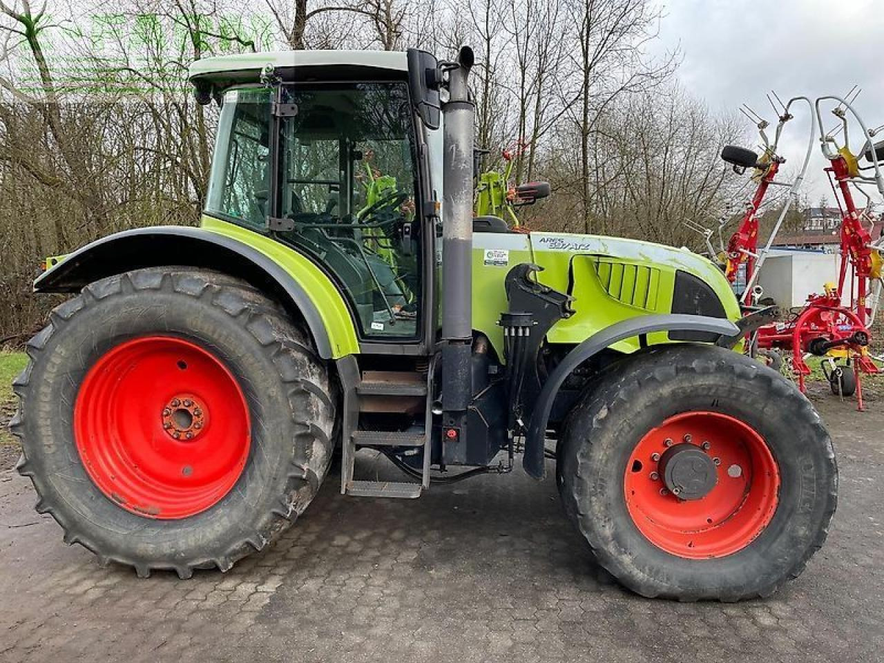 CLAAS ares 697 atz mit fronthydraulik und frontladerkonsolen stoll ATZ - Tractor: foto 2 CLAAS ares 697 atz mit fronthydraulik und frontladerkonsolen stoll ATZ - Tractor: foto 2
