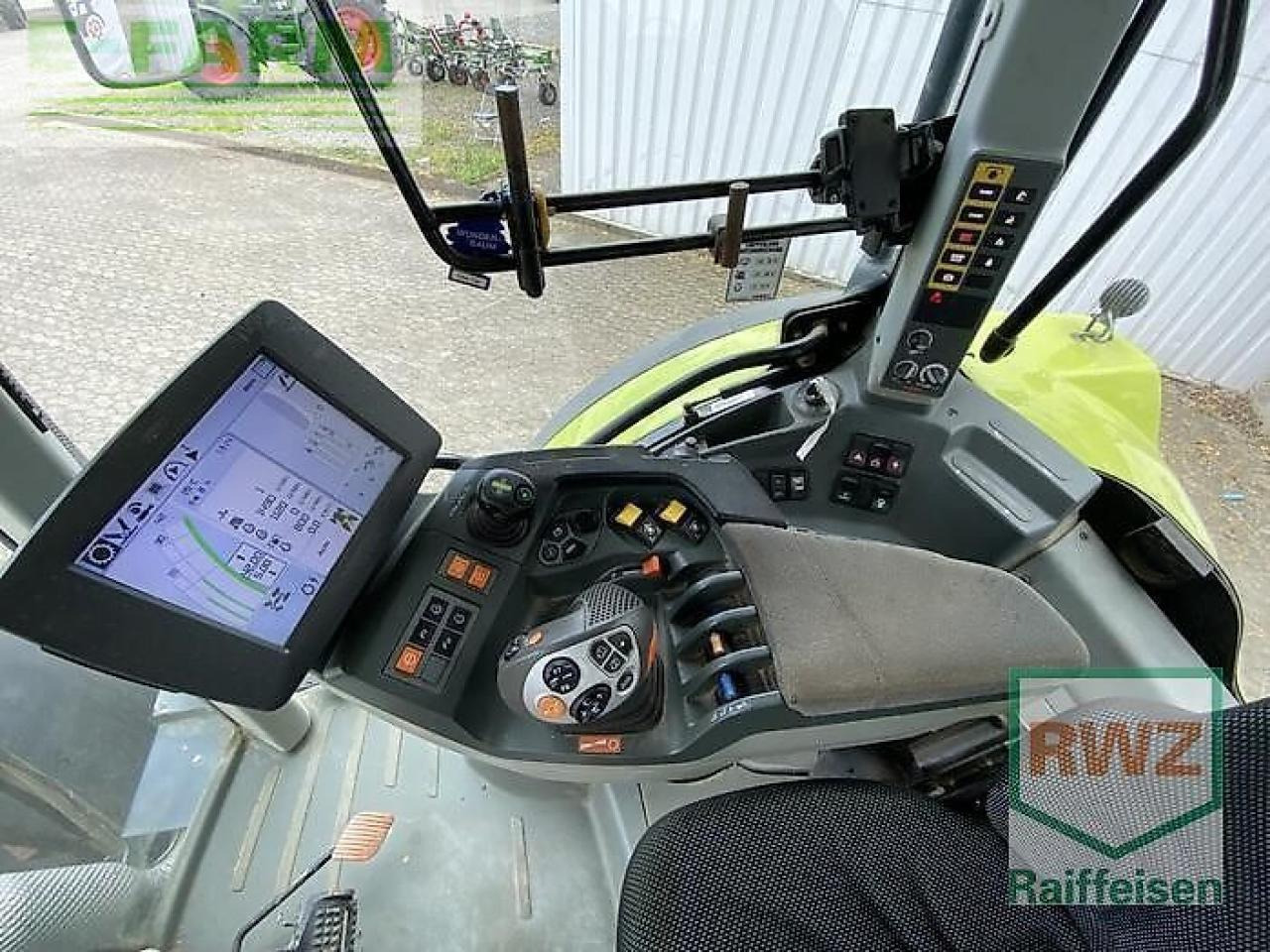 Tractor CLAAS arion 650: foto 9