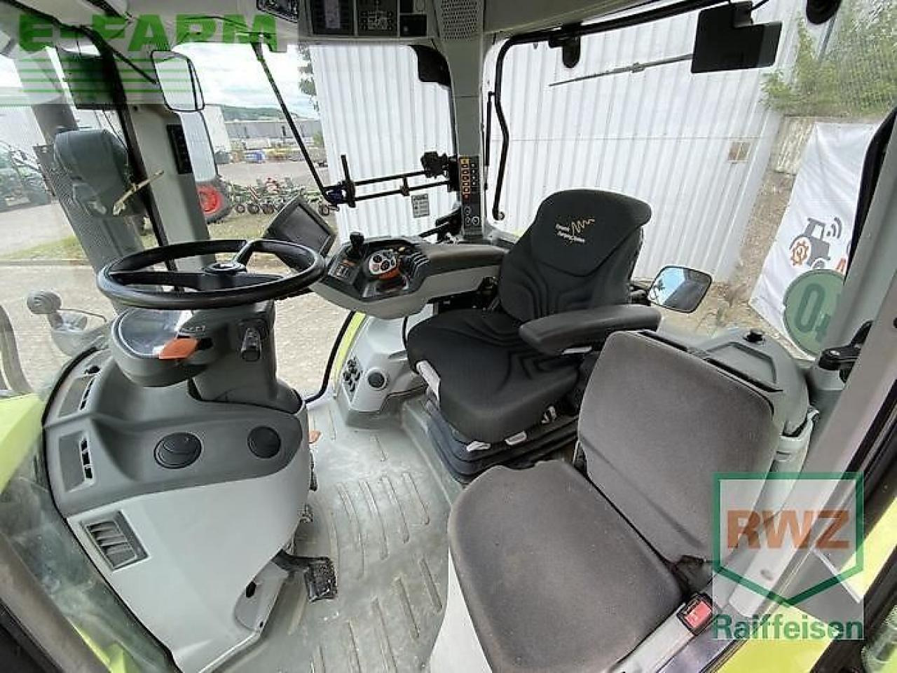 Tractor CLAAS arion 650: foto 8