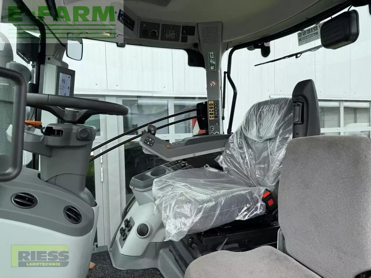 CLAAS axion 800 cis+ hexashift HEXASHIFT CIS+ - Tractor: foto 4 CLAAS axion 800 cis+ hexashift HEXASHIFT CIS+ - Tractor: foto 4