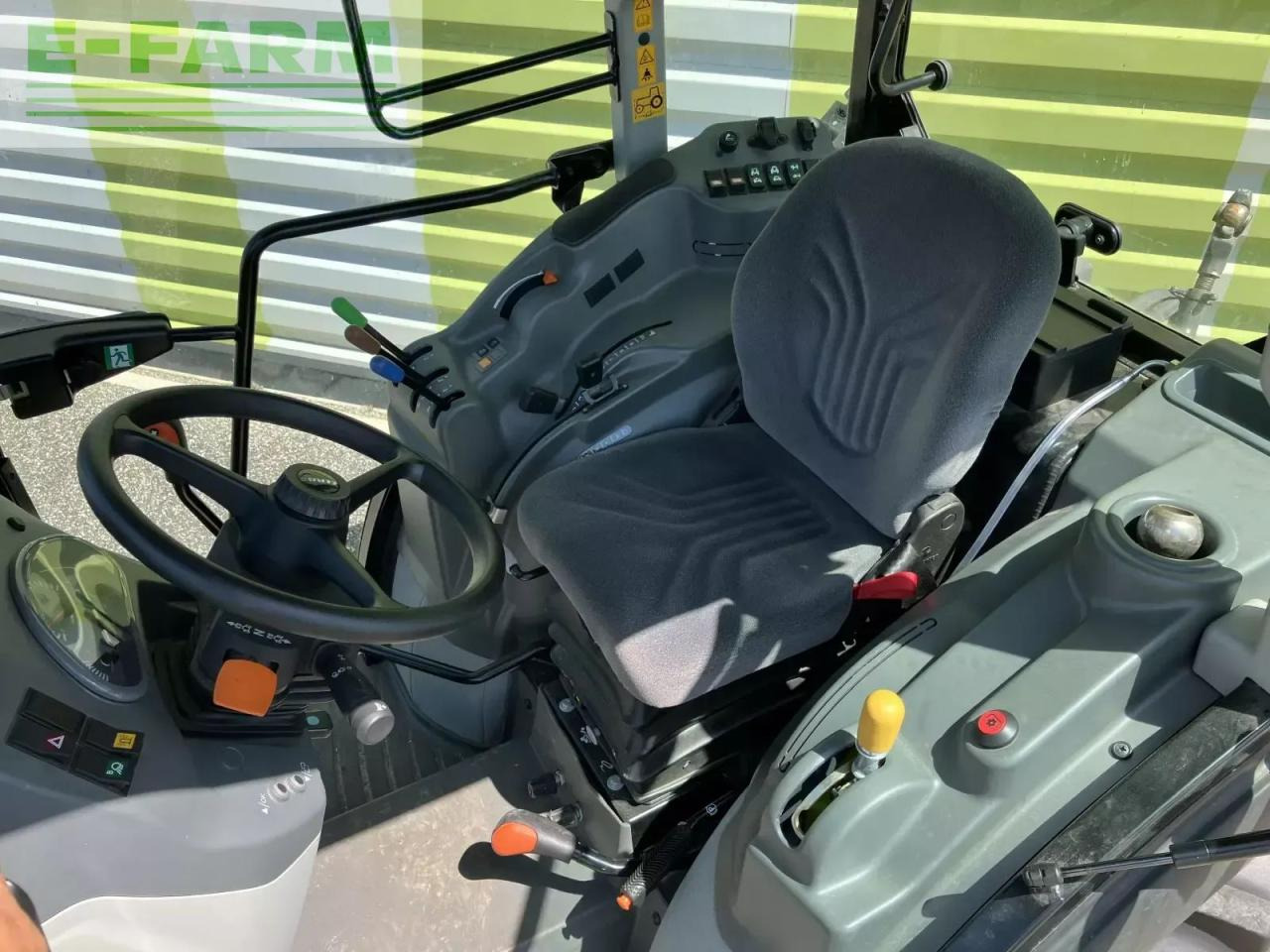 CLAAS nexos 220 vl VL - Tractor: foto 2 CLAAS nexos 220 vl VL - Tractor: foto 2