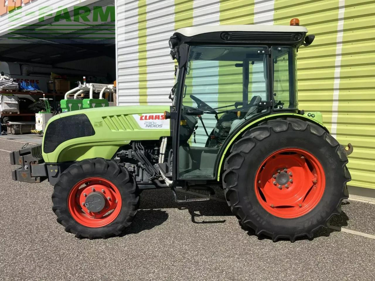 CLAAS nexos 230 f F - Tractor: foto 2 CLAAS nexos 230 f F - Tractor: foto 2
