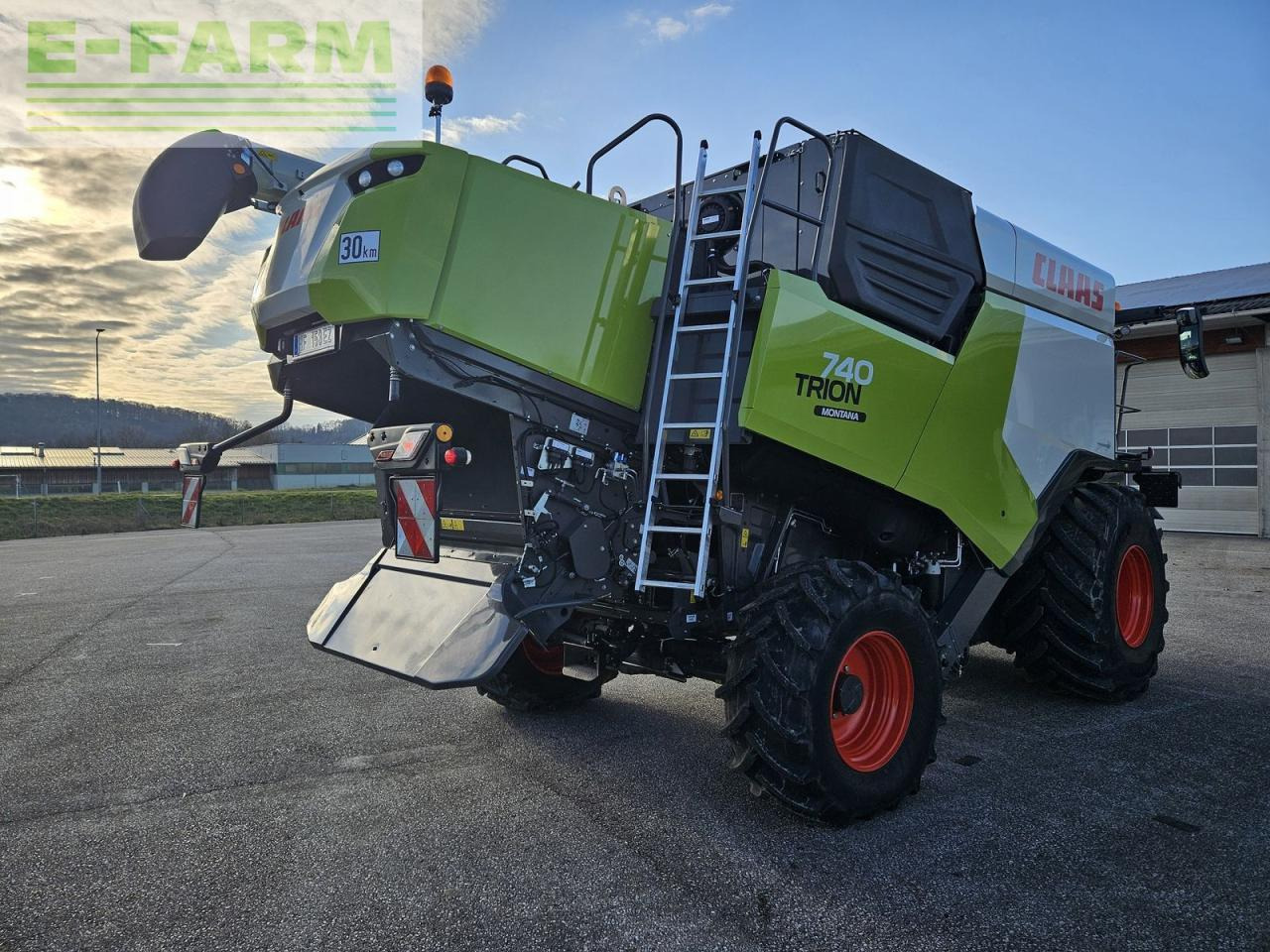 CLAAS trion 740 montana 4x4 - Cosechadora de granos: foto 3 CLAAS trion 740 montana 4x4 - Cosechadora de granos: foto 3