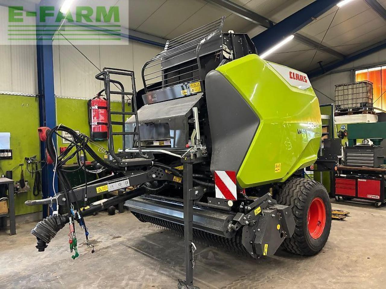 CLAAS variant 585 - Empacadora de pacas cuadradas: foto 1 CLAAS variant 585 - Empacadora de pacas cuadradas: foto 1