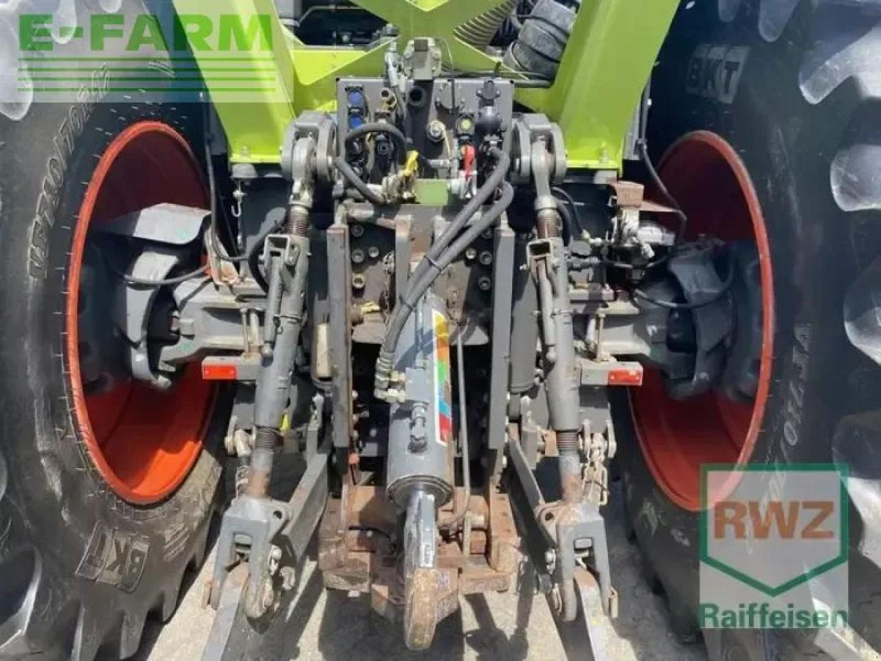 CLAAS xerion 3300 trac vc TRAC VC - Tractor: foto 4 CLAAS xerion 3300 trac vc TRAC VC - Tractor: foto 4