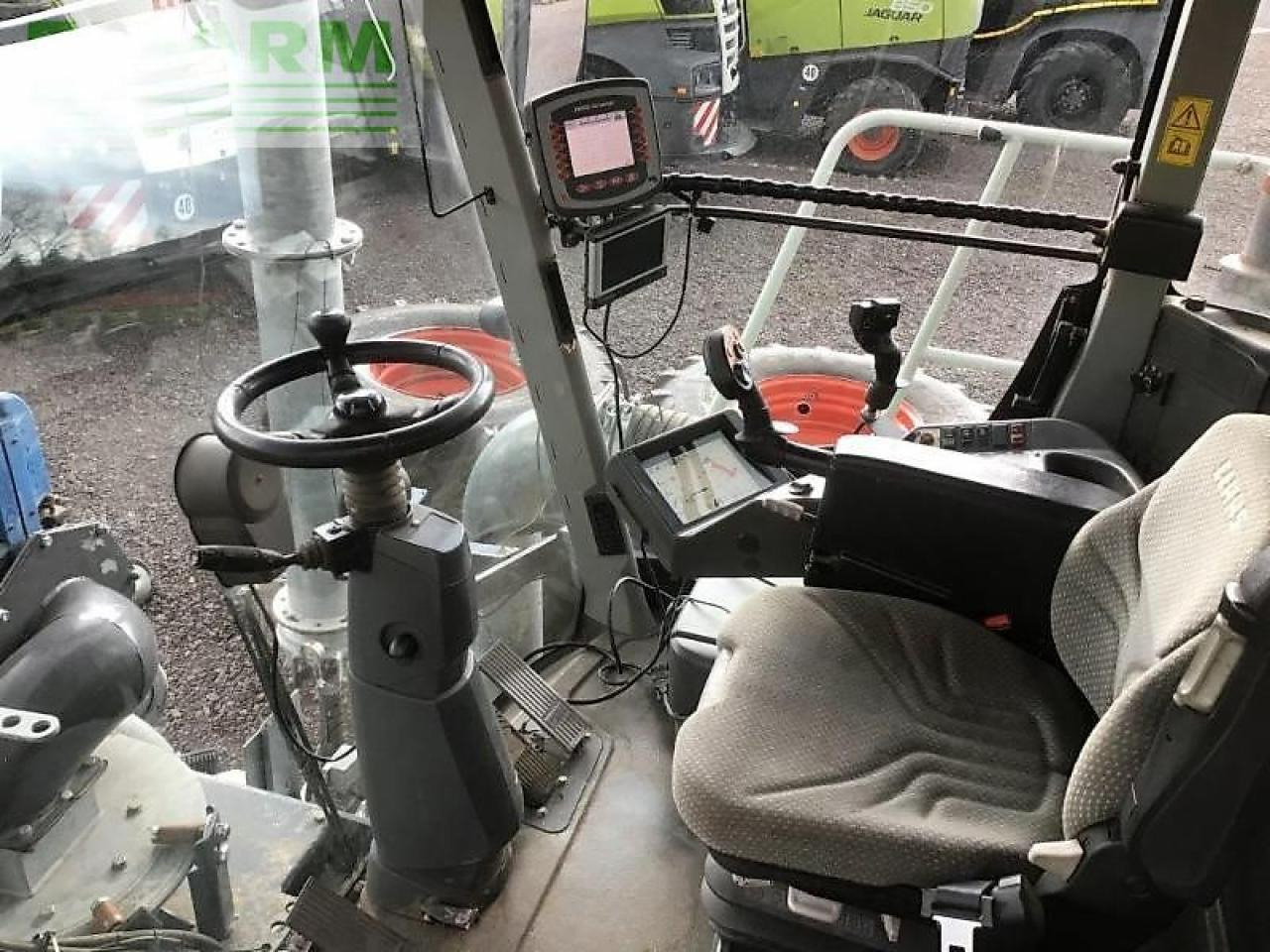 Pulverizador autopropulsado CLAAS xerion 3800 saddle trac: foto 7