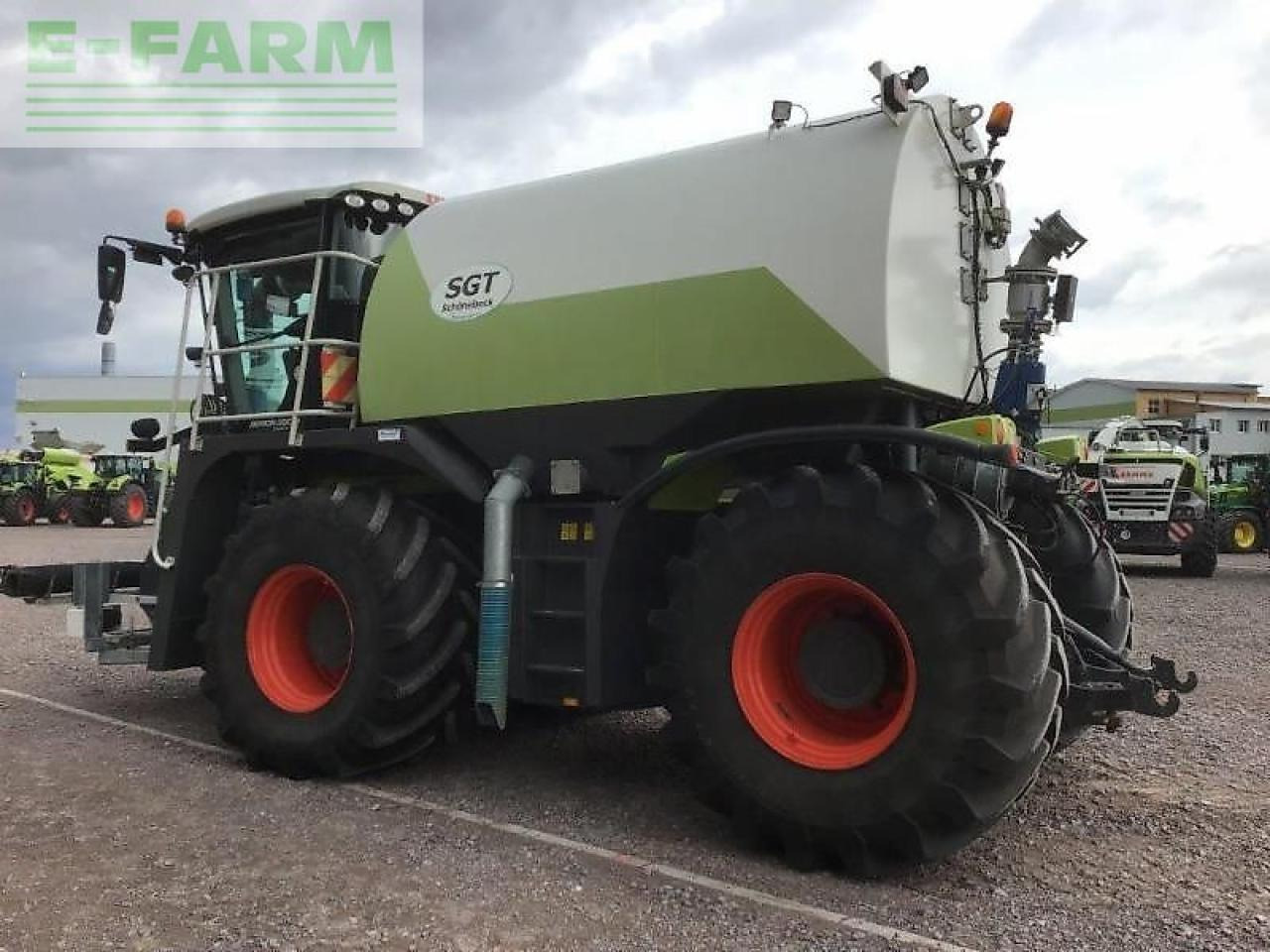 Pulverizador autopropulsado CLAAS xerion 3800 saddle trac: foto 6