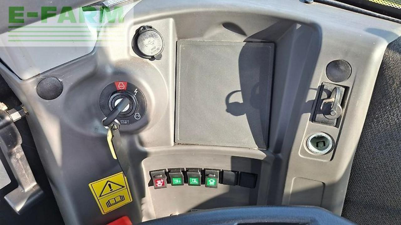 CLAAS xerion 4000 t vc - Tractor: foto 2 CLAAS xerion 4000 t vc - Tractor: foto 2