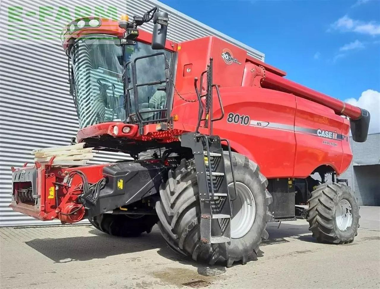 Case-IH 8010 med 30 fods skærebord - Cosechadora de granos: foto 2 Case-IH 8010 med 30 fods skærebord - Cosechadora de granos: foto 2