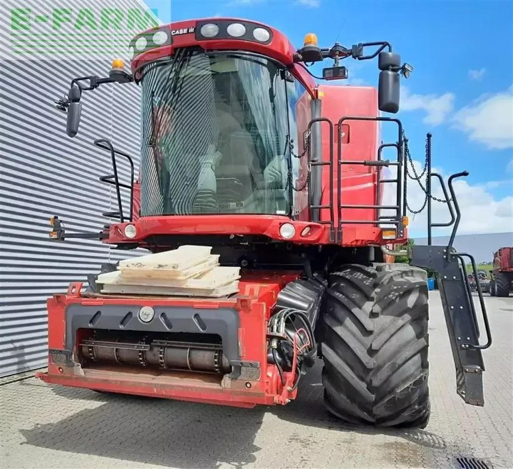 Case-IH 8010 med 30 fods skærebord - Cosechadora de granos: foto 3 Case-IH 8010 med 30 fods skærebord - Cosechadora de granos: foto 3