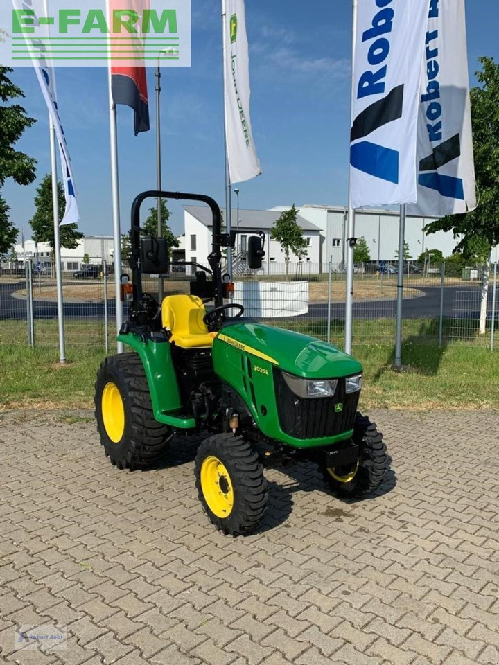 John Deere 3025e - Tractor: foto 1 John Deere 3025e - Tractor: foto 1