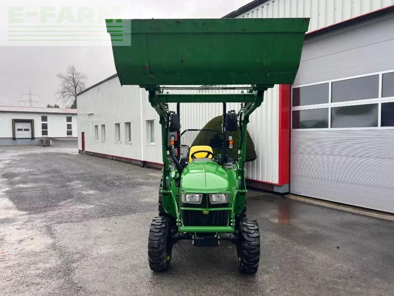 John Deere 3025e - Tractor: foto 2 John Deere 3025e - Tractor: foto 2