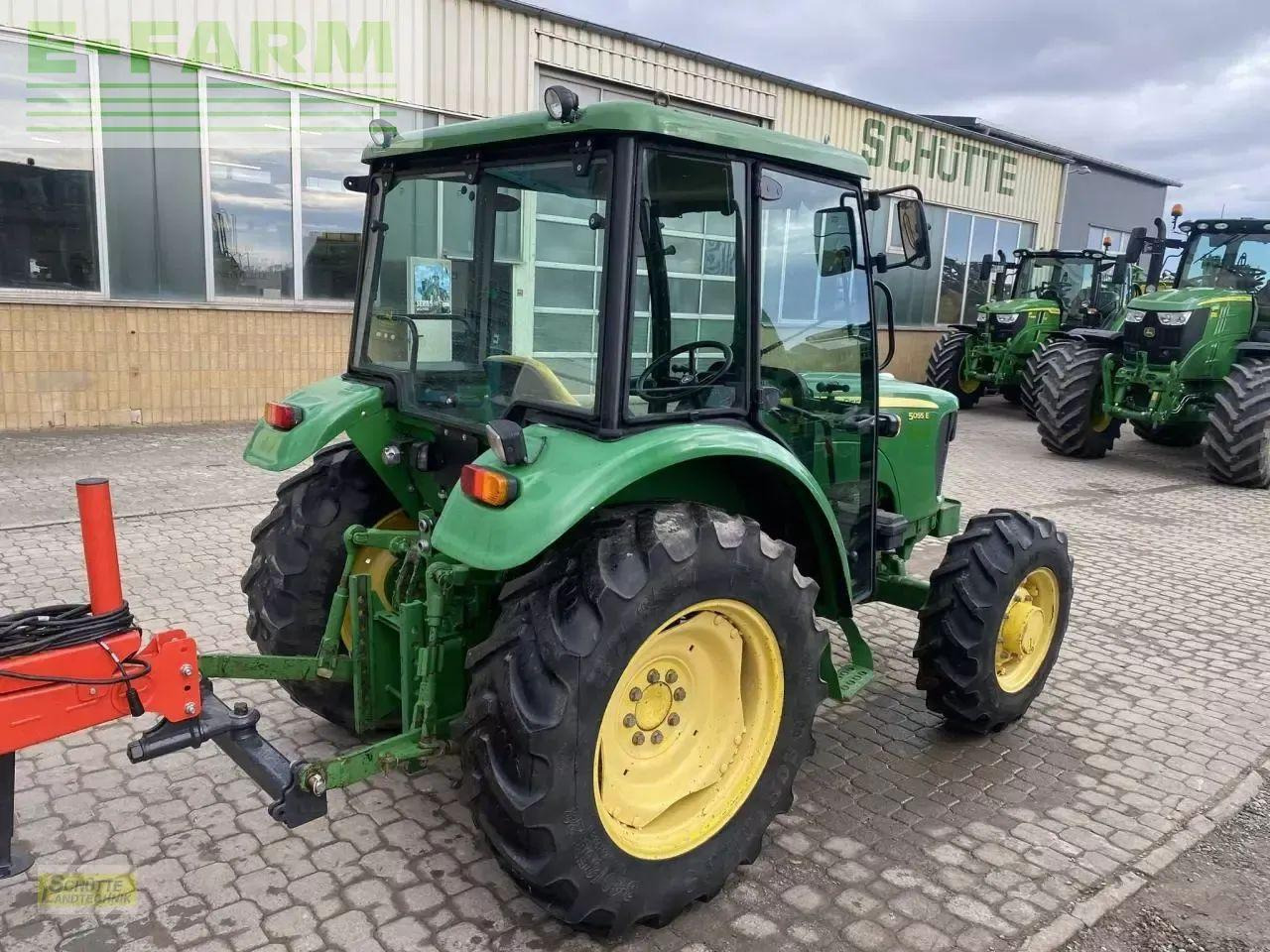 Tractor John Deere 5055e: foto 10