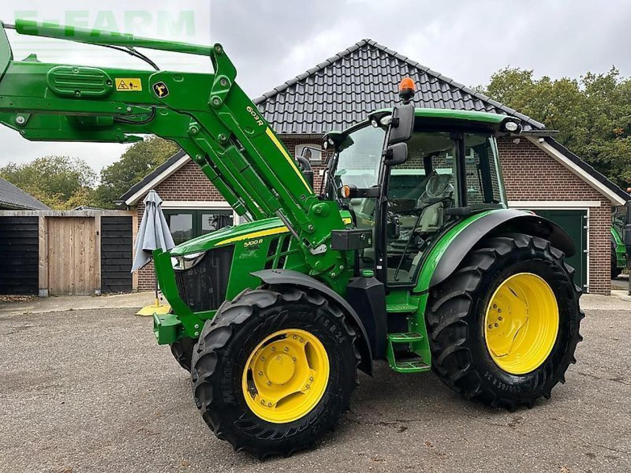 John Deere 5100r + frontlader 603r - Tractor: foto 1 John Deere 5100r + frontlader 603r - Tractor: foto 1