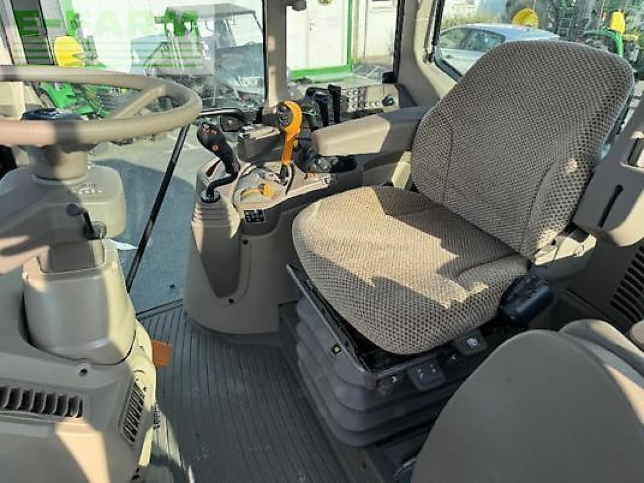 Tractor John Deere 6100m: foto 8 Tractor John Deere 6100m: foto 8