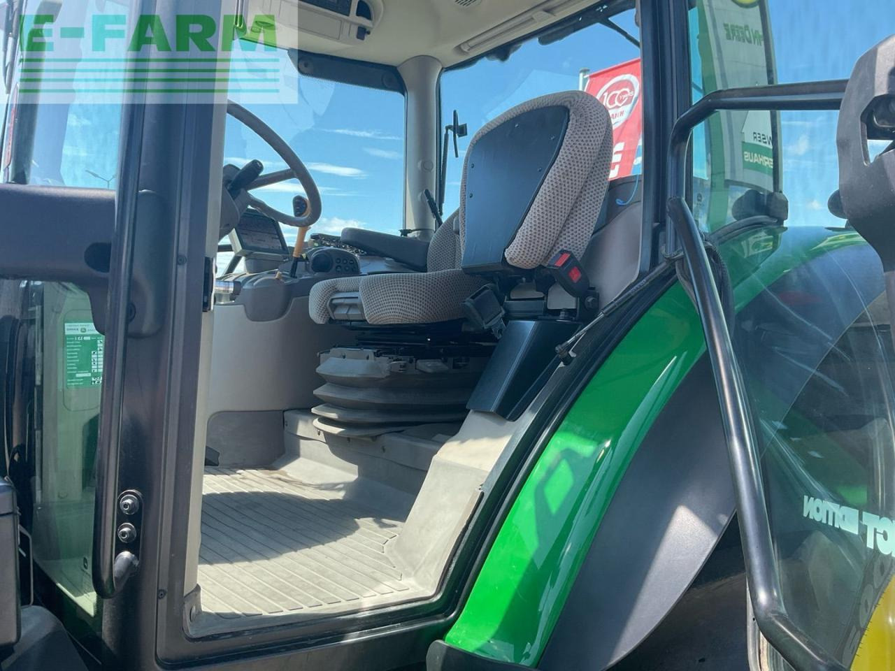 Tractor John Deere 6110R: foto 18
