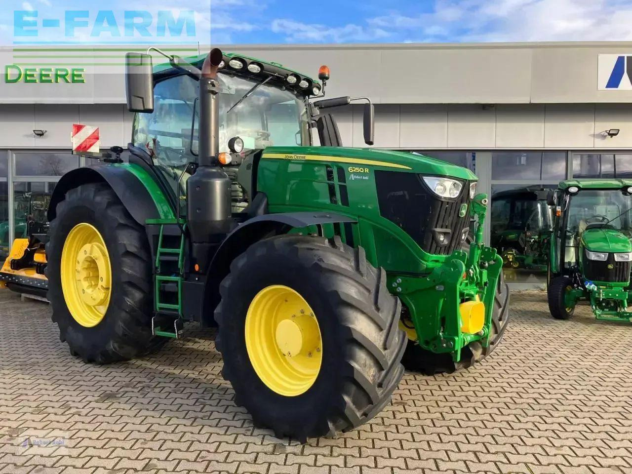John Deere 6250r - Tractor: foto 1 John Deere 6250r - Tractor: foto 1