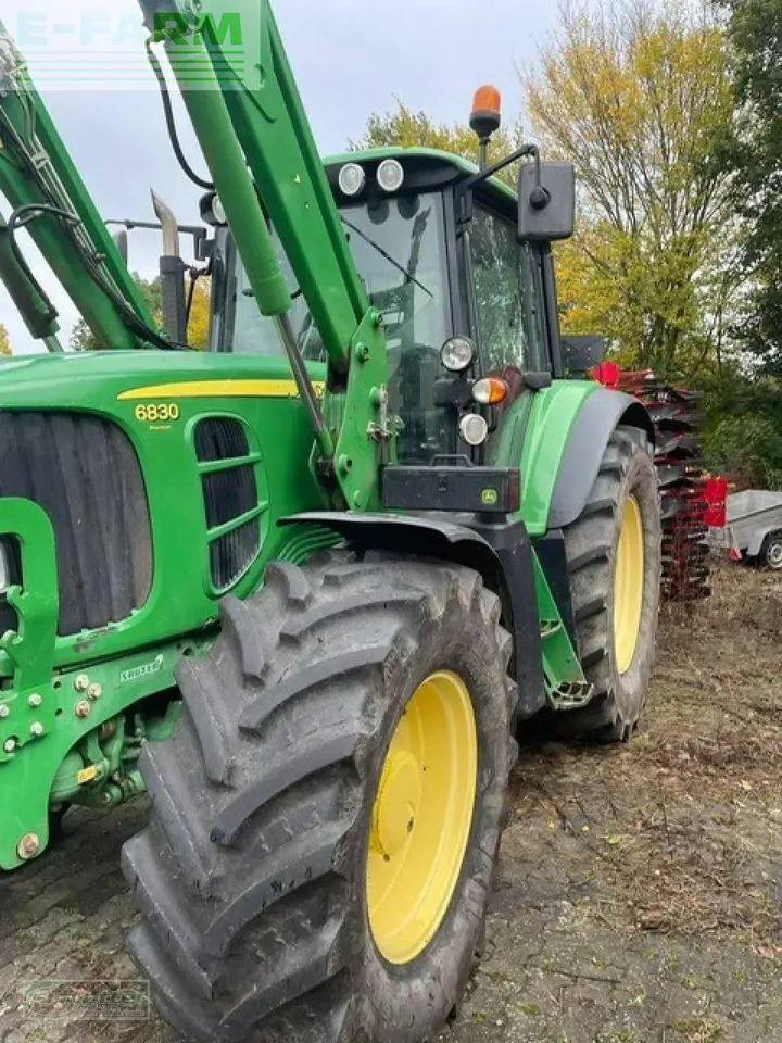 John Deere 6830 premium - Tractor: foto 1 John Deere 6830 premium - Tractor: foto 1