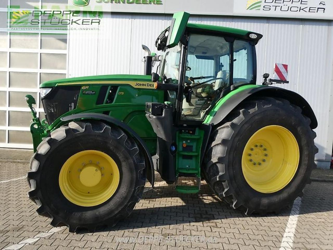 John Deere 6r 175 - Tractor: foto 2 John Deere 6r 175 - Tractor: foto 2
