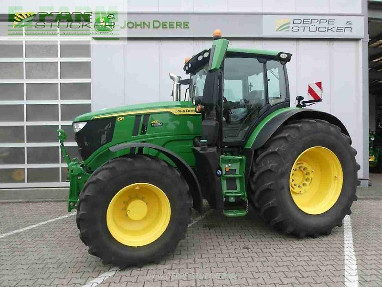 John Deere 6r 250 - Tractor: foto 2 John Deere 6r 250 - Tractor: foto 2