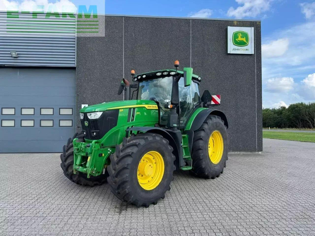 John Deere 6r 250 - Tractor: foto 1 John Deere 6r 250 - Tractor: foto 1