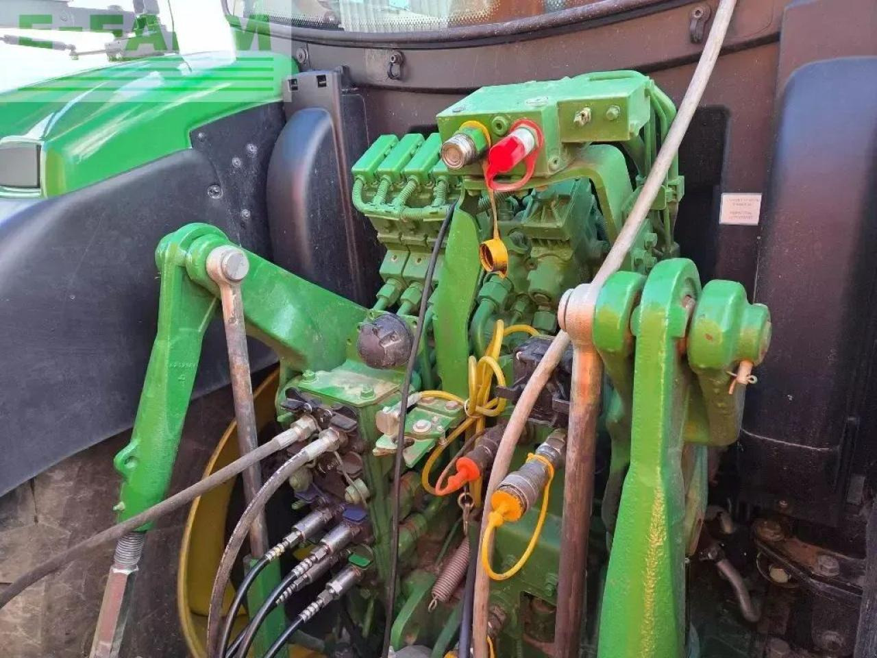 John Deere 6r155 - Tractor: foto 2 John Deere 6r155 - Tractor: foto 2