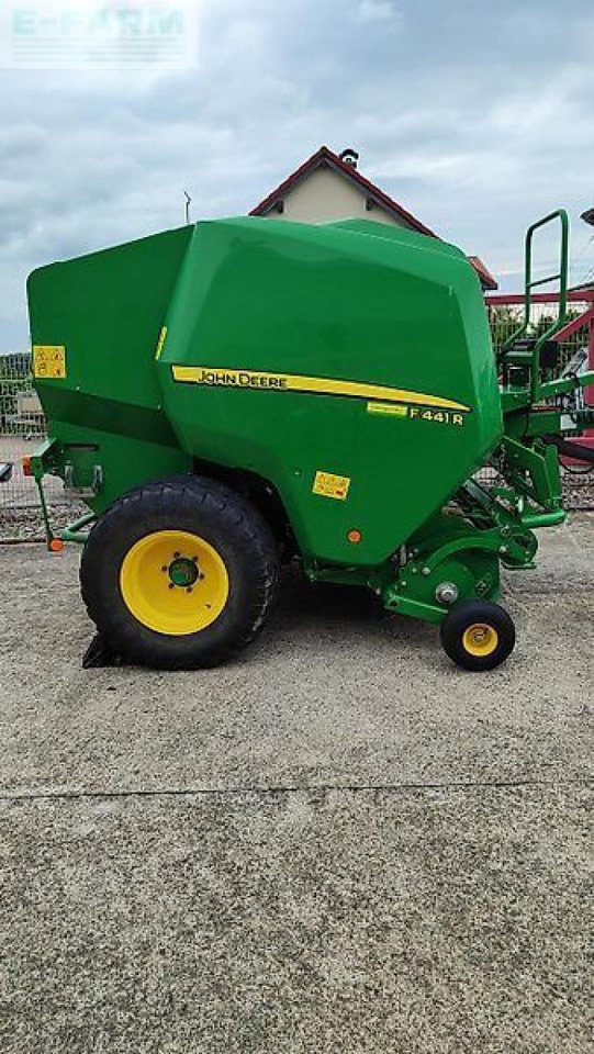 John Deere f441r - Empacadora de pacas cuadradas: foto 1 John Deere f441r - Empacadora de pacas cuadradas: foto 1