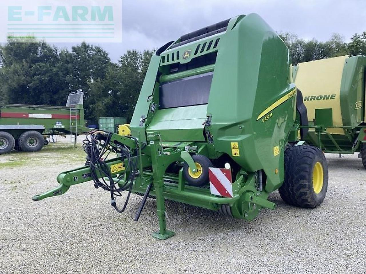 John Deere v 451 pm - Empacadora de pacas cuadradas: foto 2 John Deere v 451 pm - Empacadora de pacas cuadradas: foto 2