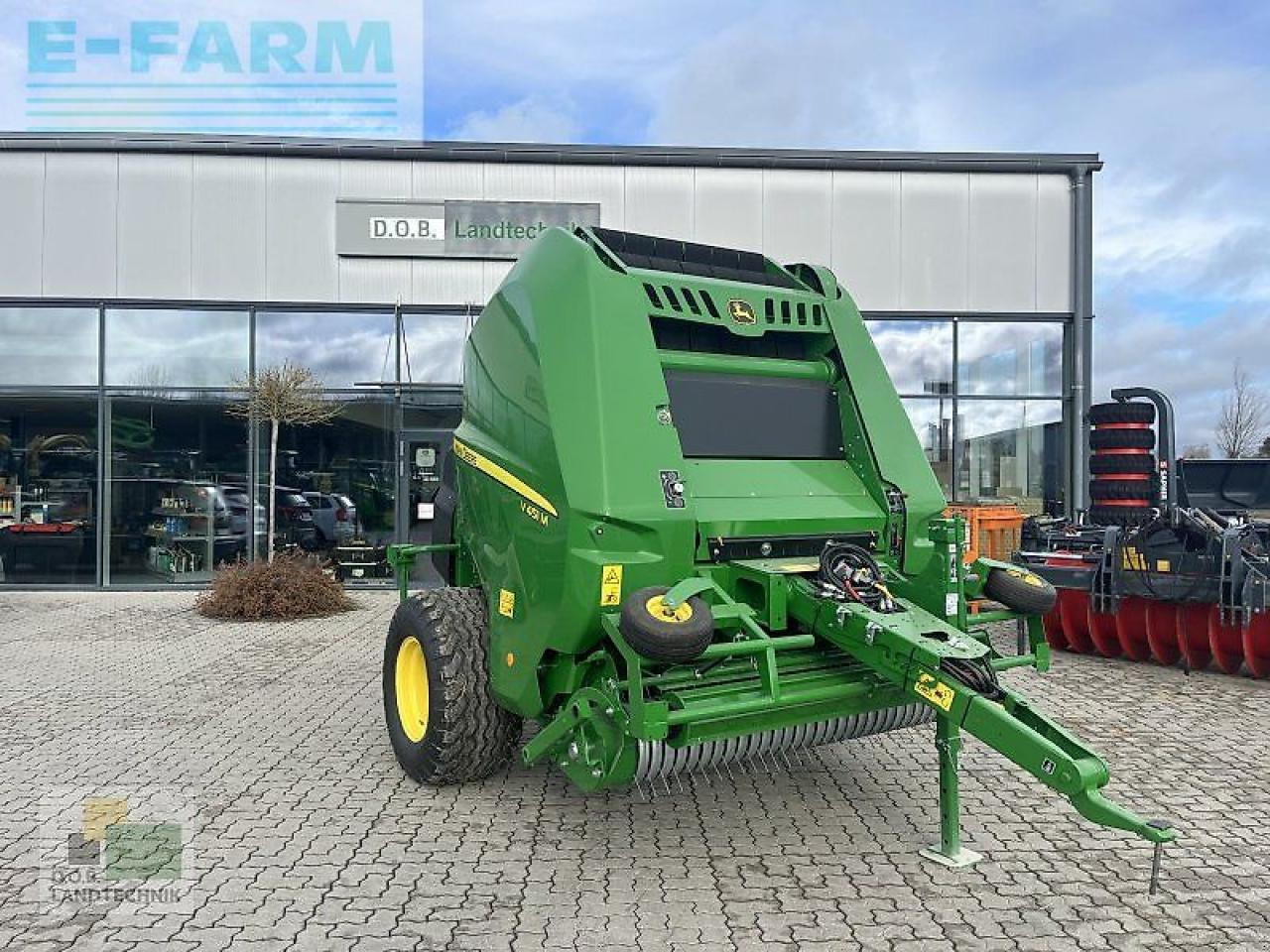 John Deere v451m - Empacadora de pacas cuadradas: foto 1 John Deere v451m - Empacadora de pacas cuadradas: foto 1