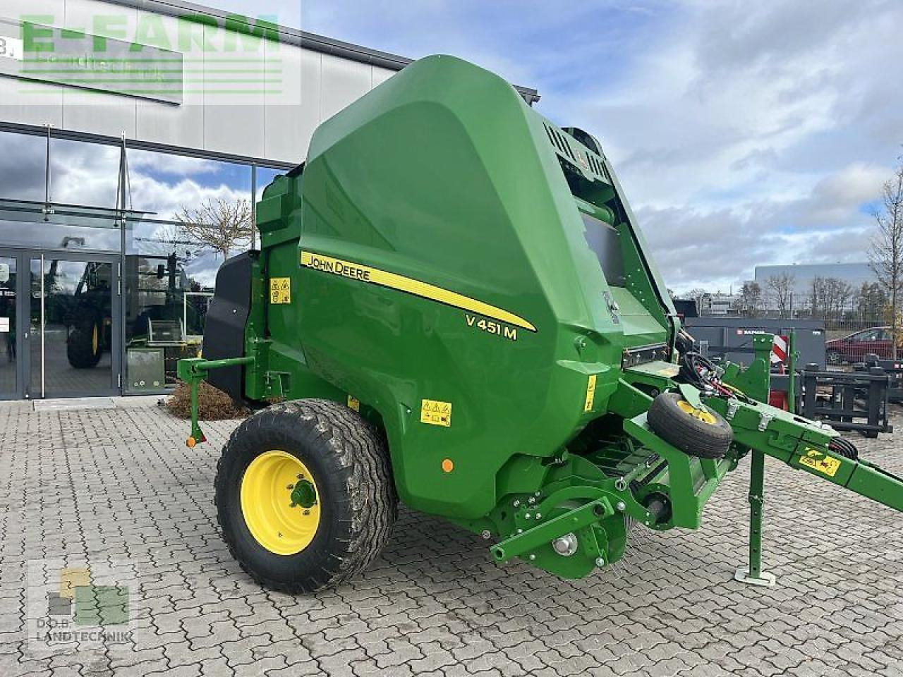 John Deere v451m - Empacadora de pacas cuadradas: foto 2 John Deere v451m - Empacadora de pacas cuadradas: foto 2