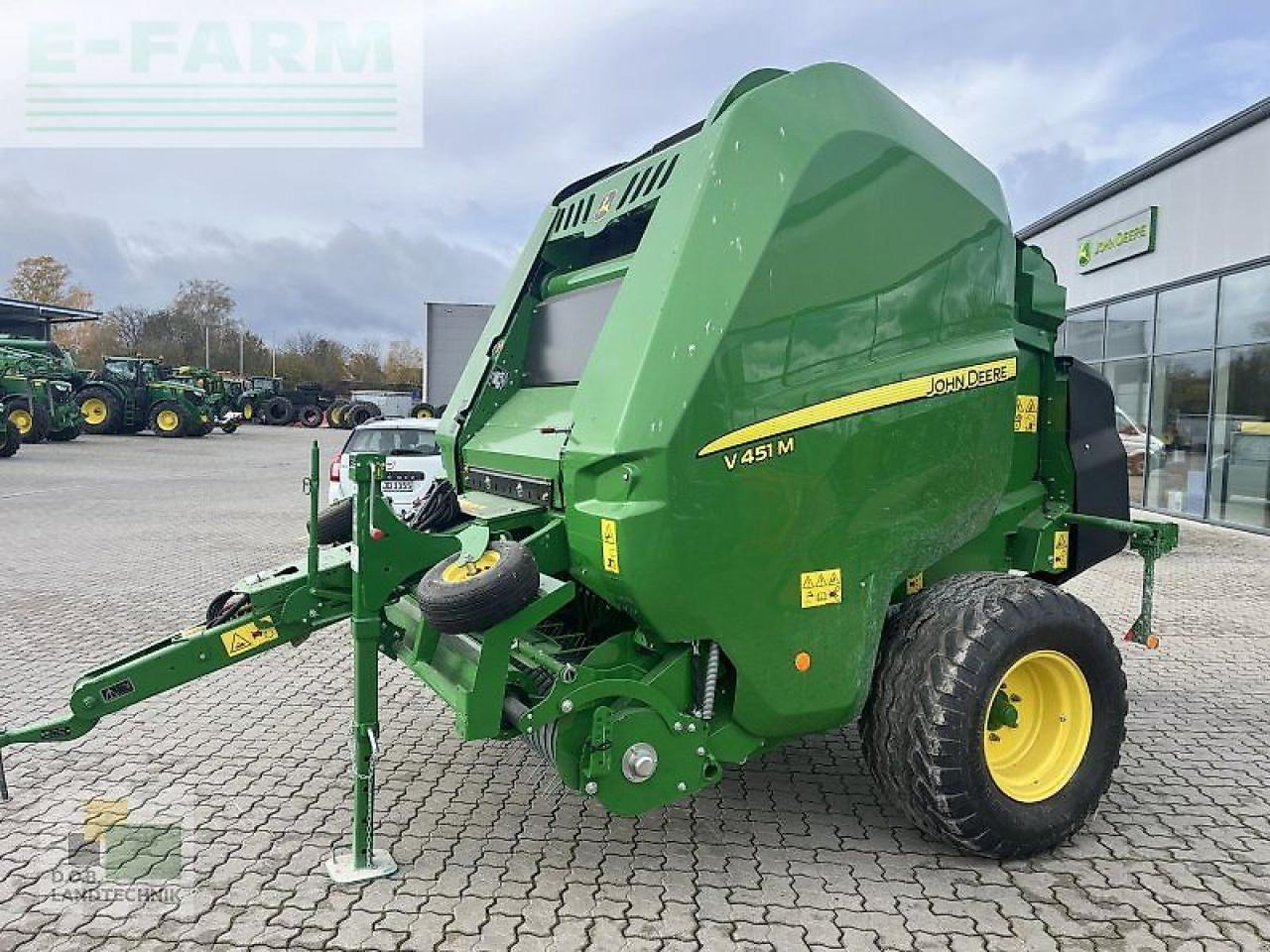 John Deere v451m - Empacadora de pacas cuadradas: foto 4 John Deere v451m - Empacadora de pacas cuadradas: foto 4