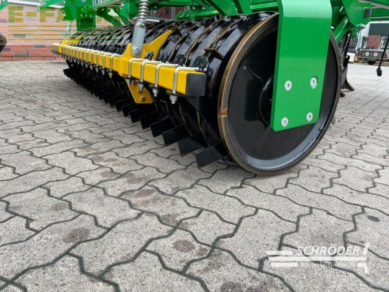 Kerner sternradgrubber corona 300 - Cultivador: foto 5 Kerner sternradgrubber corona 300 - Cultivador: foto 5