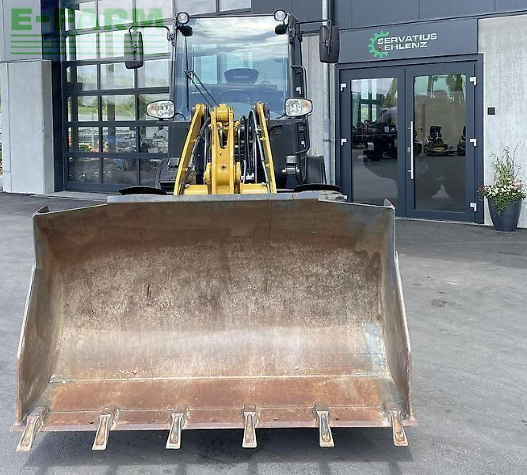 Komatsu wa 70m 6 tonner mit nur 246 stunden, inkl. 2 werkzeugen - Miniexcavadora: foto 5 Komatsu wa 70m 6 tonner mit nur 246 stunden, inkl. 2 werkzeugen - Miniexcavadora: foto 5