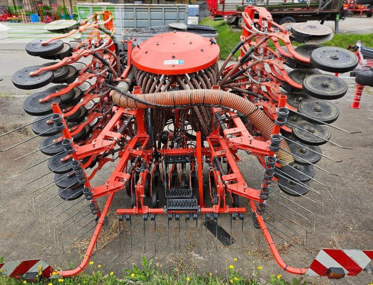 Kuhn hr5004dr+btfr5000-40dd+tf1512 - Combinado de siembra: foto 4 Kuhn hr5004dr+btfr5000-40dd+tf1512 - Combinado de siembra: foto 4