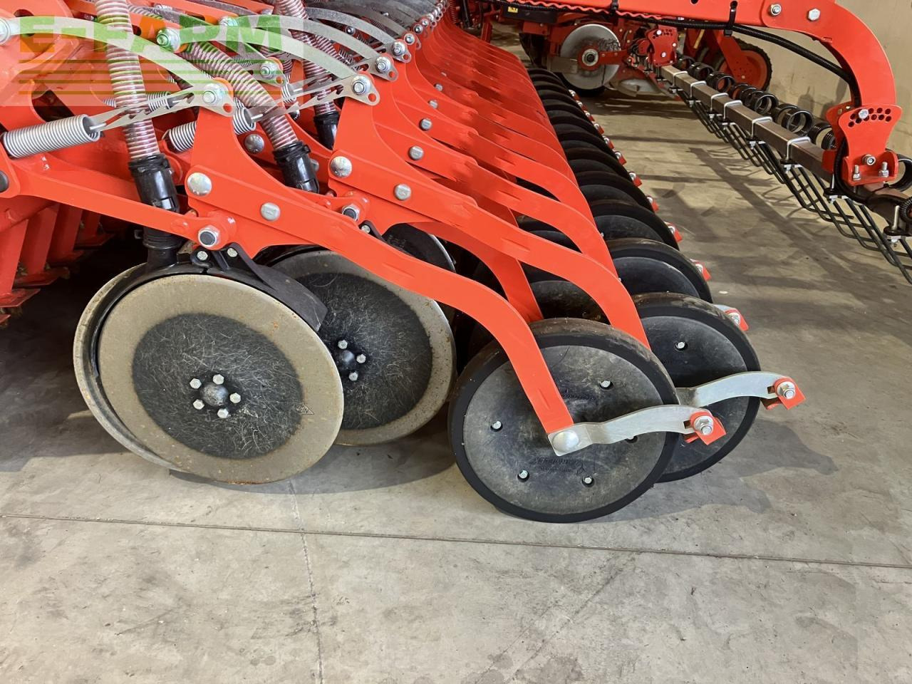 Kuhn venta 330 isobus - doppelscheibenschar - Sembradora: foto 4 Kuhn venta 330 isobus - doppelscheibenschar - Sembradora: foto 4
