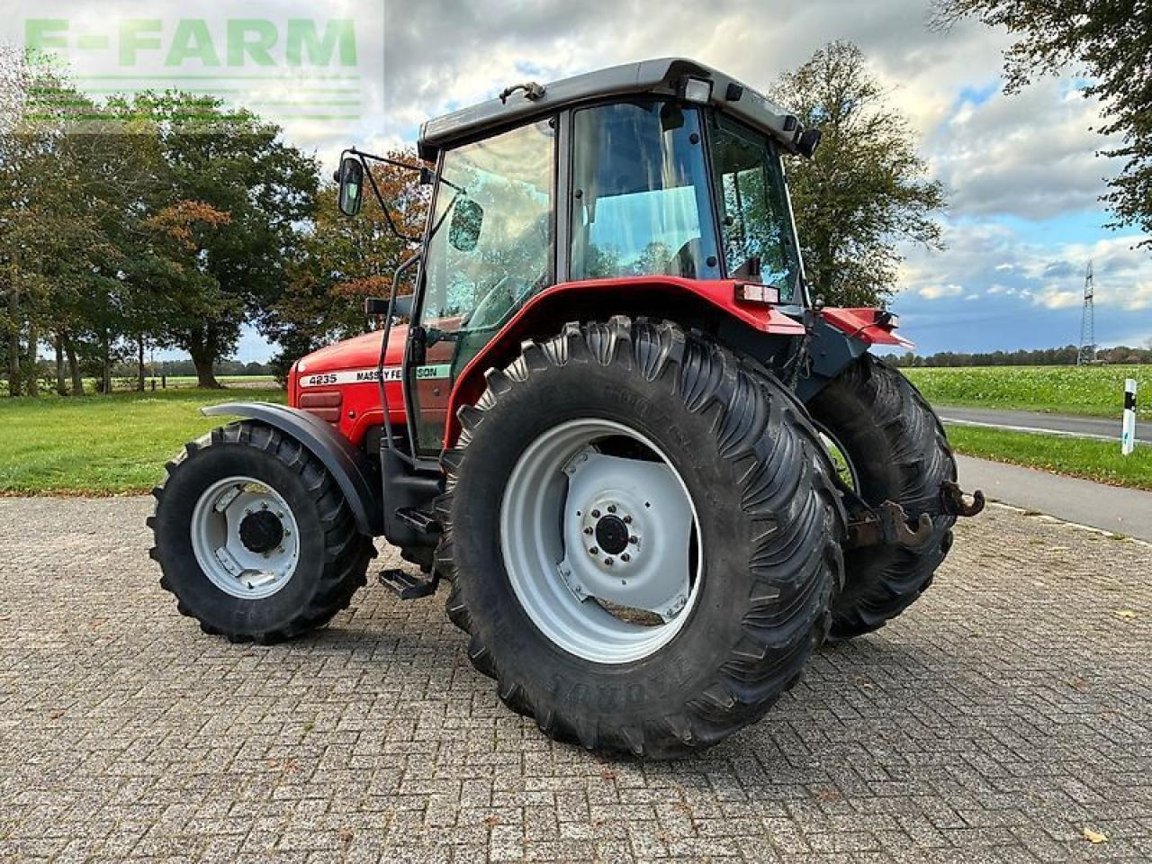 Massey Ferguson 4235 - Tractor: foto 4 Massey Ferguson 4235 - Tractor: foto 4