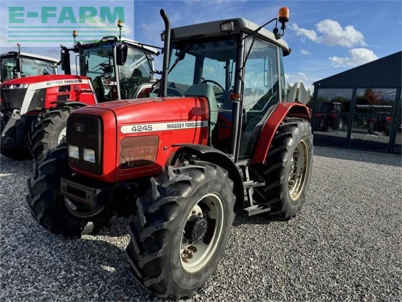 Massey Ferguson 4245 - Tractor: foto 2 Massey Ferguson 4245 - Tractor: foto 2