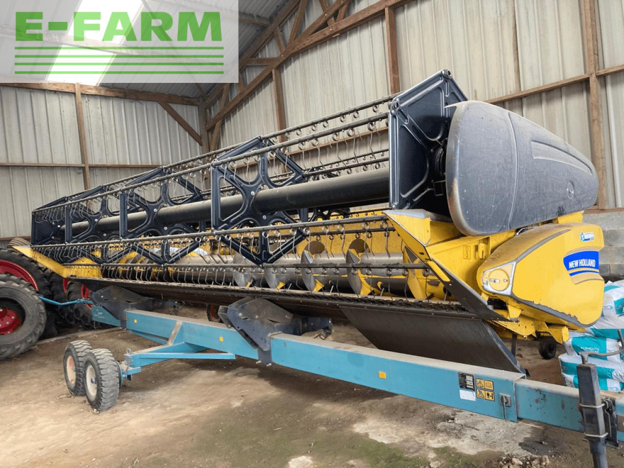 New Holland 7m30 - Cabezal de grano: foto 4 New Holland 7m30 - Cabezal de grano: foto 4