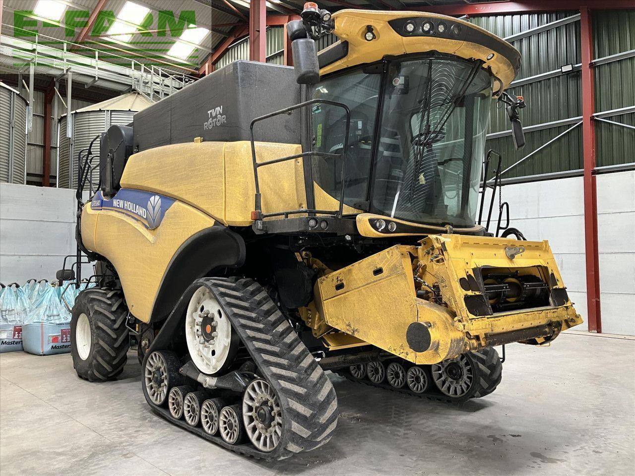 New Holland CR 9.80 - Cosechadora de granos: foto 2 New Holland CR 9.80 - Cosechadora de granos: foto 2