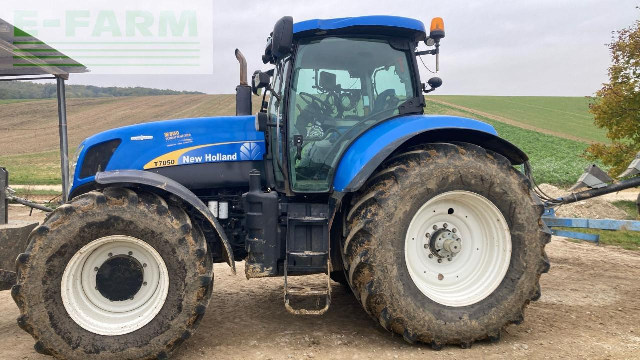 New Holland T7050 - Tractor: foto 2 New Holland T7050 - Tractor: foto 2