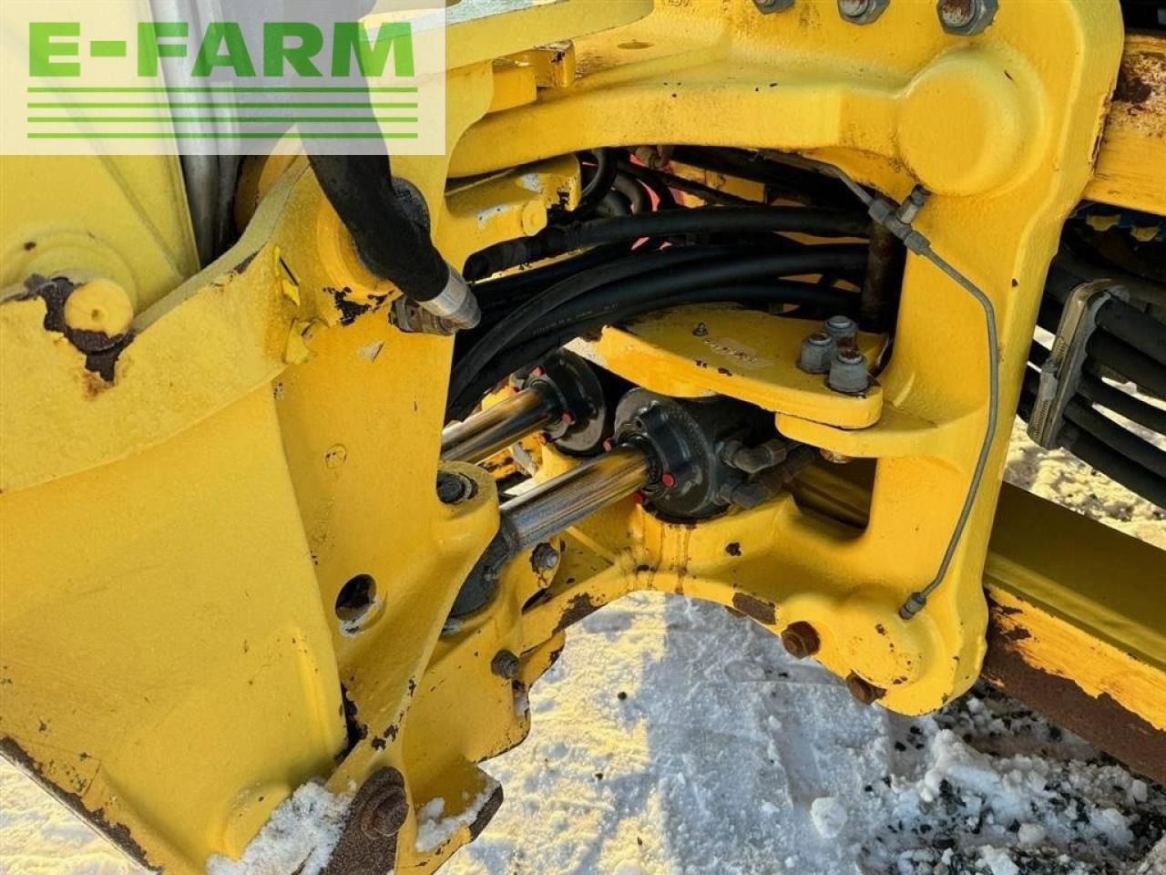 Tractor New Holland b115-4ps: foto 8
