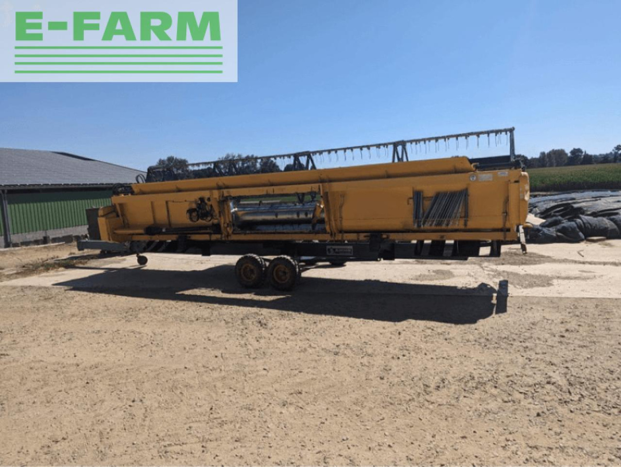 New Holland coupe - Cabezal de grano: foto 1 New Holland coupe - Cabezal de grano: foto 1