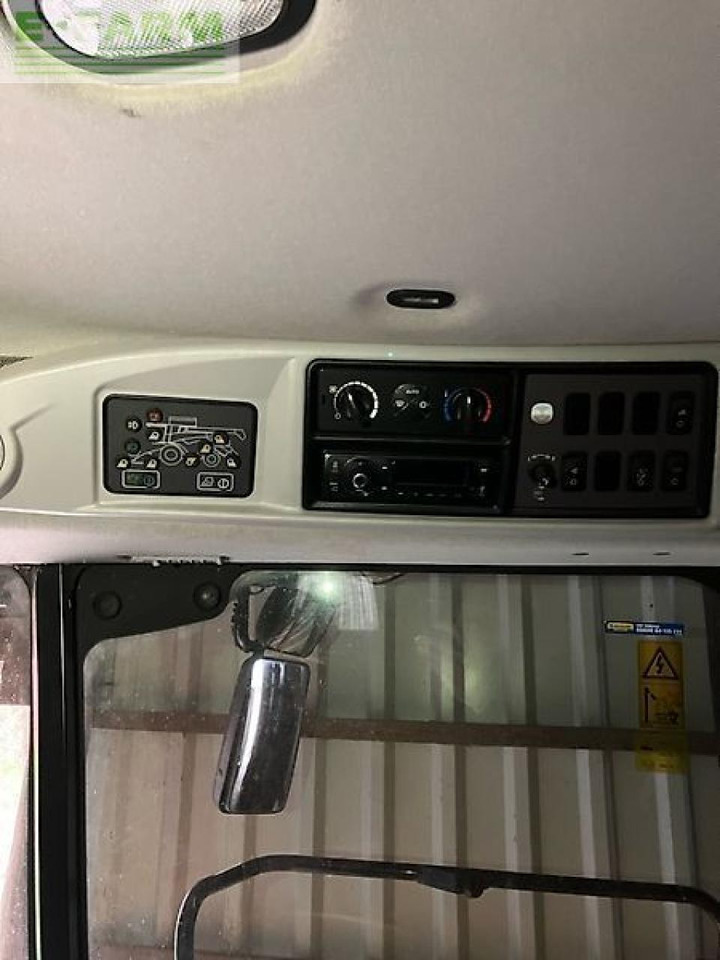 New Holland cr 8.80 - Cosechadora de granos: foto 3 New Holland cr 8.80 - Cosechadora de granos: foto 3