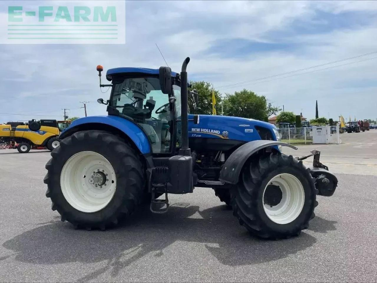 New Holland t 7.235 - Tractor: foto 5 New Holland t 7.235 - Tractor: foto 5