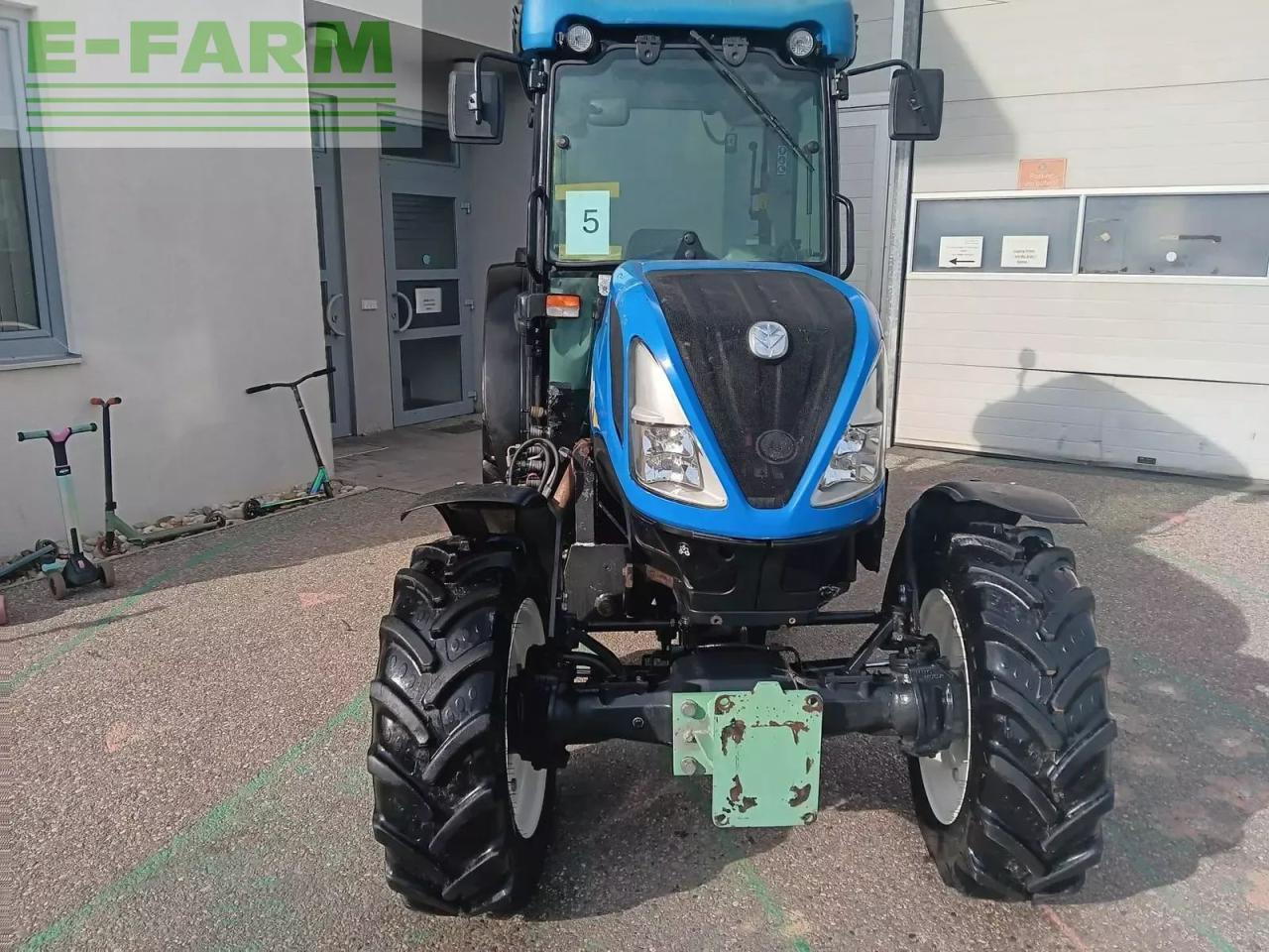 New Holland t4.90 f F - Tractor: foto 2 New Holland t4.90 f F - Tractor: foto 2