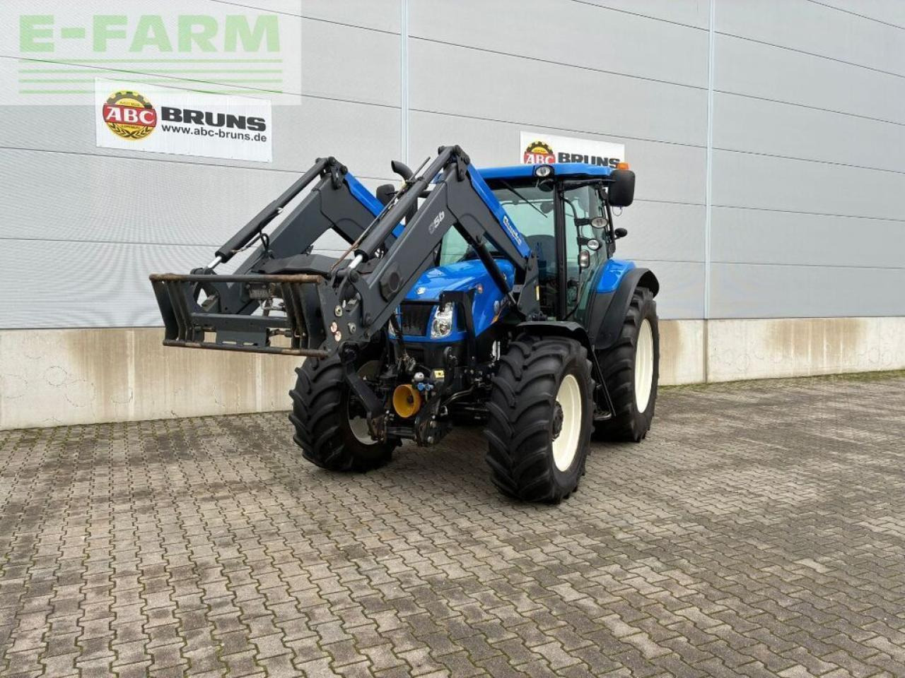 New Holland t6.140 electrocommand - Tractor: foto 1 New Holland t6.140 electrocommand - Tractor: foto 1