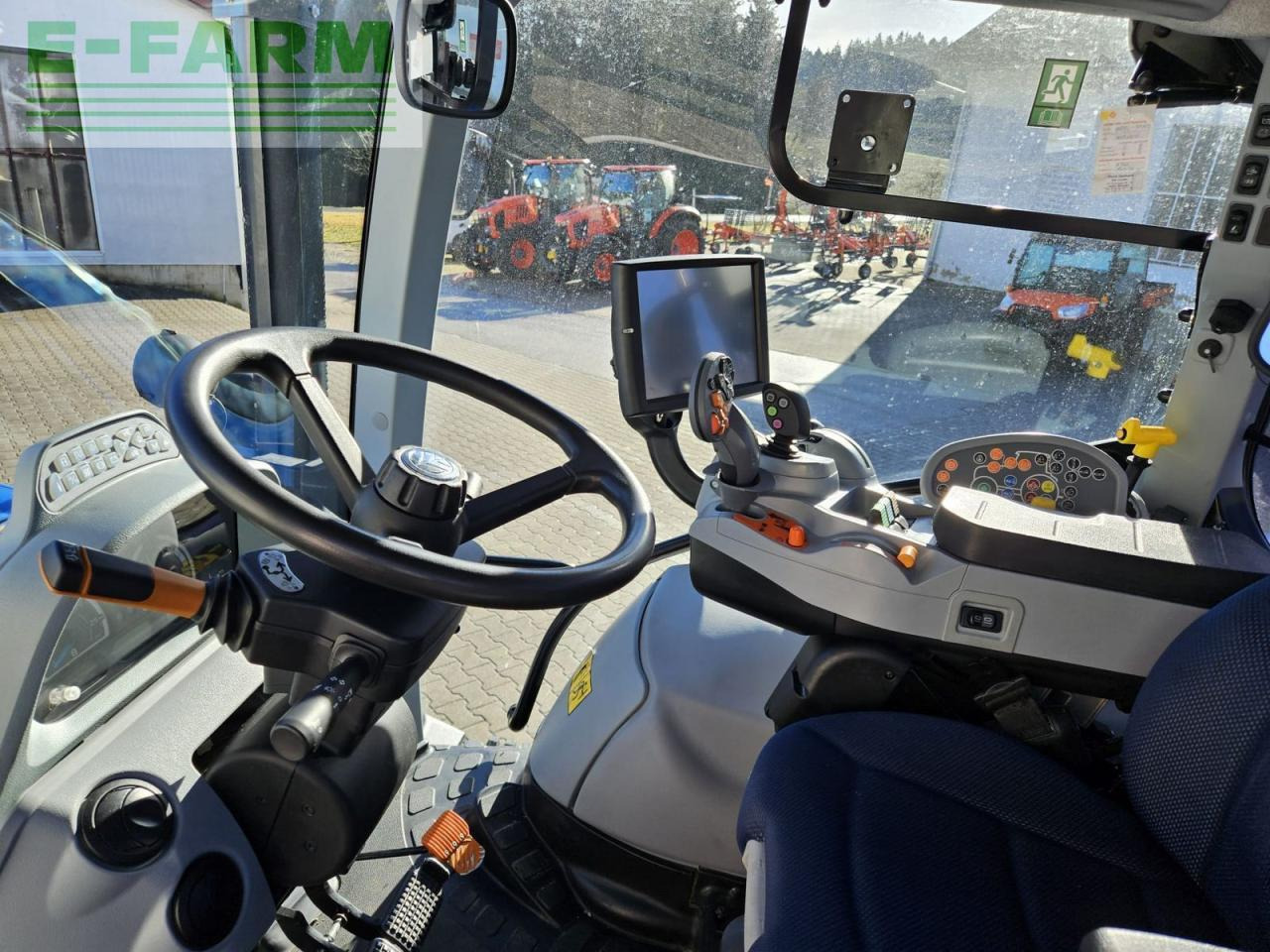 New Holland t6.180 dynamic command sidewinder ii SideWinder II - Tractor: foto 3 New Holland t6.180 dynamic command sidewinder ii SideWinder II - Tractor: foto 3