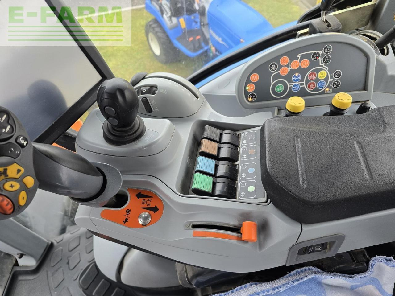 New Holland t7.185 auto command - Tractor: foto 4 New Holland t7.185 auto command - Tractor: foto 4
